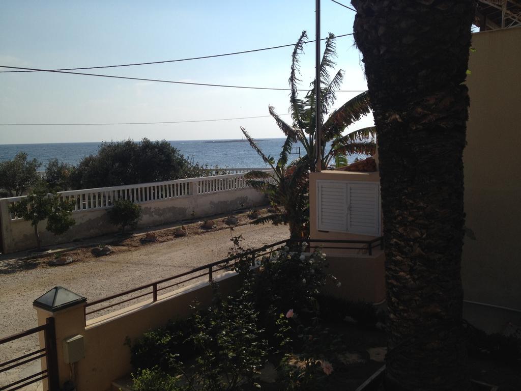 Surf House Villa Artemida  Buitenkant foto
